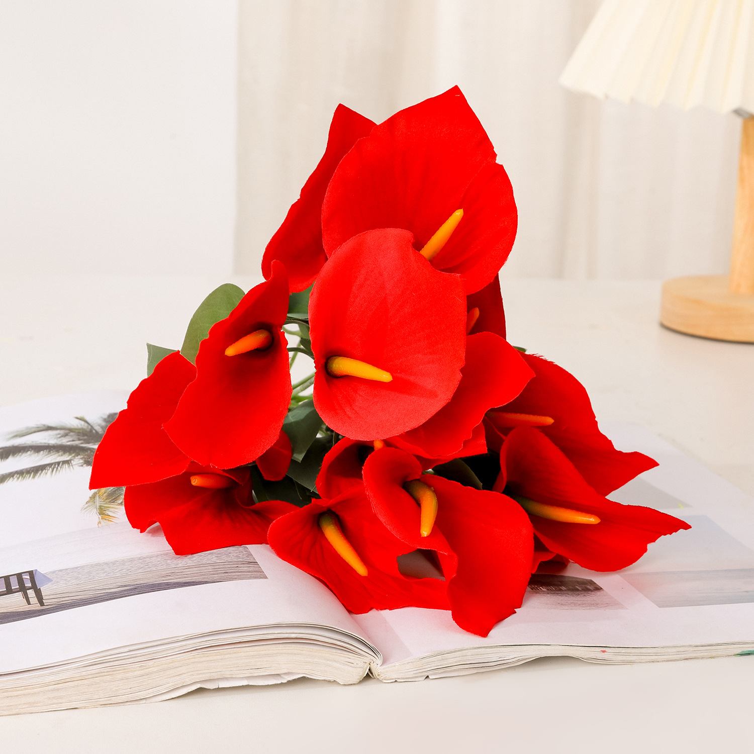 Ramo de calas artificiales de tallos múltiples Flores de seda Arreglos florales artificiales Flores decorativas para el salón de casa Accesorios para fotografía