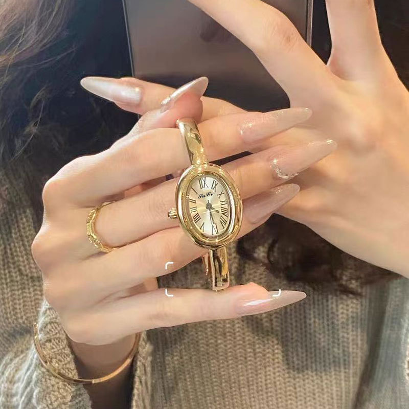 New Oval Bracelet Retro Watch for Women Niche Light Luxury Women's Gold Watch Douyin Hot Style Dropshipping