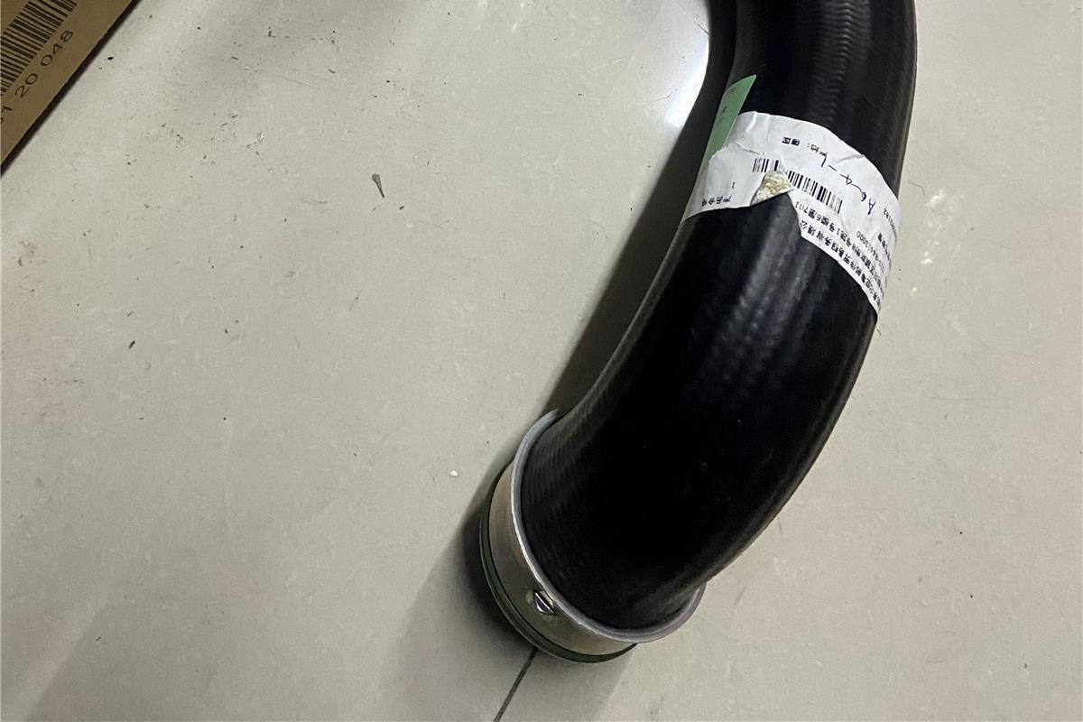 Intercooler Air Hose for Mercedes-Benz GL320 GL350 GL420 GL450 GL500 GL550