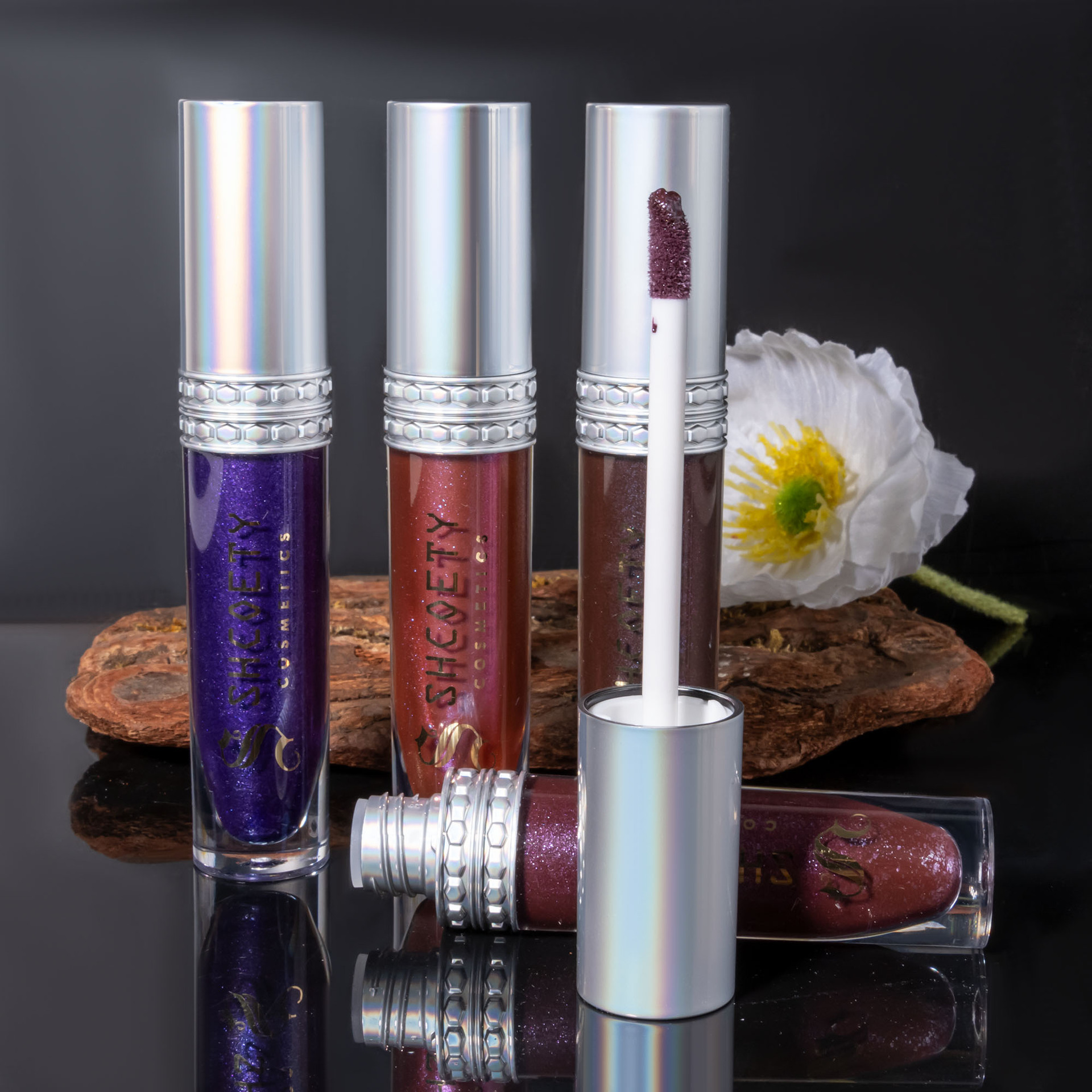 SHCOETY Cross-border Sparkling Polarized Lip Gloss is long-lasting and easy to color, with a dazzling bright lip gloss and a fine pearlescent glow that moisturizes the lips undefined