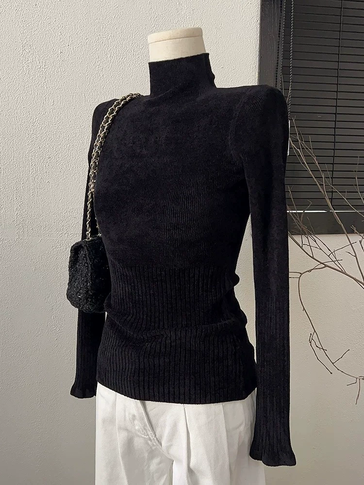 Black colored knitted fitted base body-friendly sweater, high collar