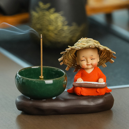 Nuejie Creative Cute Grass Hat Monk Zen Aroma Diffuser Desk Ornament Sandalwood Agarwood Incense Holder Aroma Seat