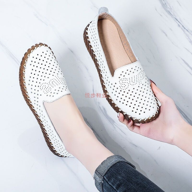 Women's Summer Outdoor Shoes with Hollow Design, New Style for Middle-Aged, Soft Sole, Non-Slip, Wear-Resistant, Ultra-Soft Flat Shoes, Versatile Women's Summer Outdoor Shoes with Hollow Design, New Style for Middle-Aged, Soft Sole, Non-Slip, Wear-Resistant, Ultra-Soft Flat Shoes, Versatile