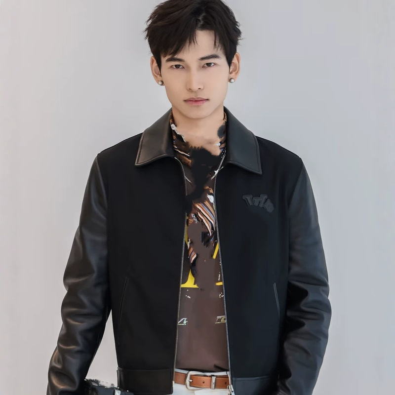 In-stock high-end version of the 26 autumn new collection: a classic, mixed-leather, fitted bomber jacket with a lapel and patchwork design