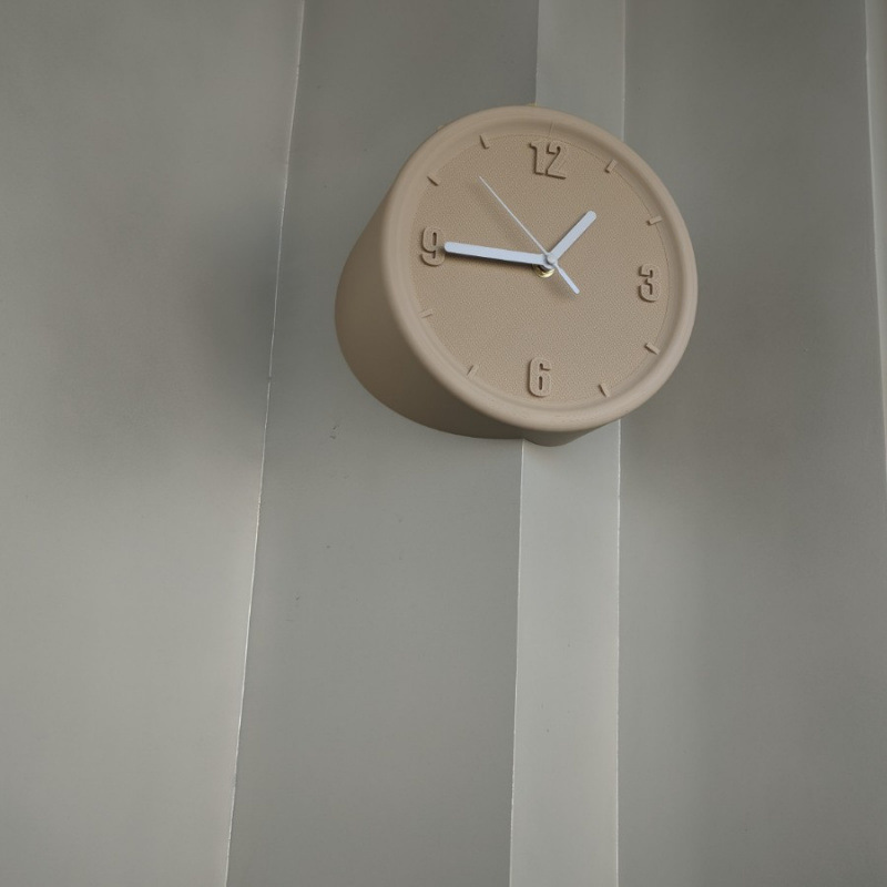 Tecnología de decoración de color sólido esquina simple perforación moderna sin arte digital agujero de pared reloj silencioso esquina de campana