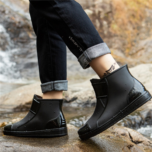Korean-style casual fashion rain boots for men: Summer ankle-high kitchen shoes—non-slip, waterproof, and trendy rubber rain boots.