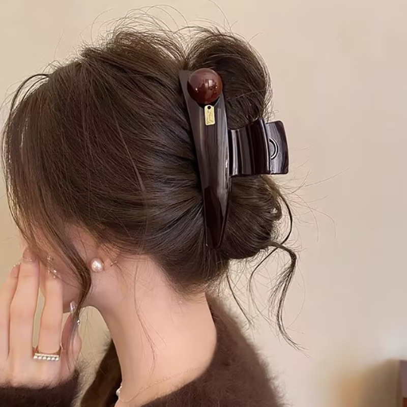 삼각형 - 금색 테두리가 있는 커피 구슬