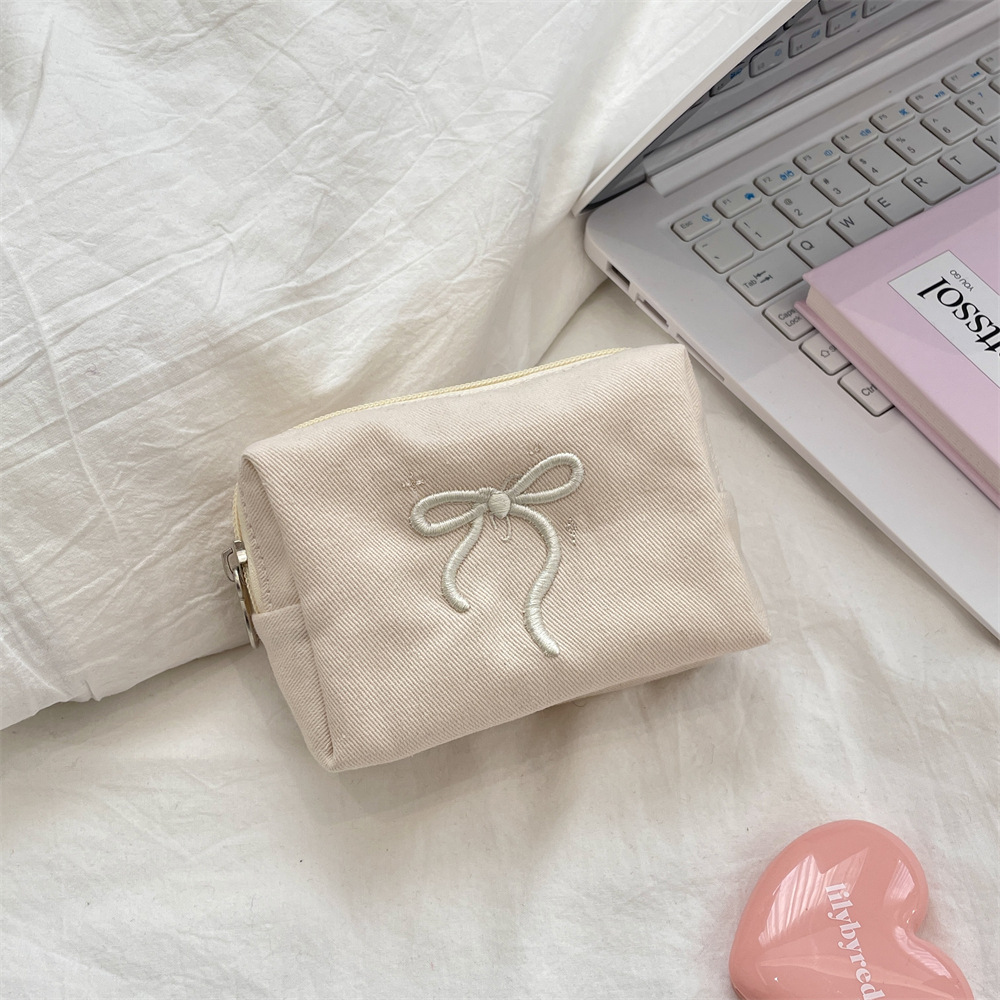 66g Weight Canvas Lining Material Lace Fashion Element Zipper Closure Type / Strap Type Cosmetic Bag Bags Type Holiday, Travel, Daily Occasion Polyester Material Bag, Knot, Butterfly, Bow Knot Pattern All Seasons Season Women's Gender Cute Style Square Shape Cute Bag Knot Butterfly Polyester Lace Square Makeup Bags 27