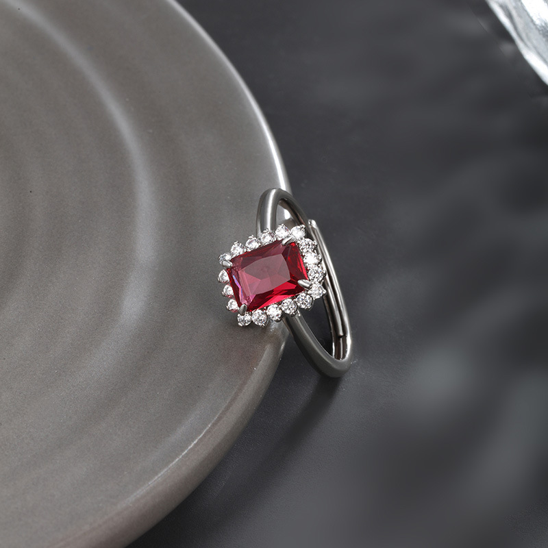 Xuping imitación de la serie Cuadrado temperamento elegante retro anillo femenino de alto nivel nicho ligero lujo anillo de apertura