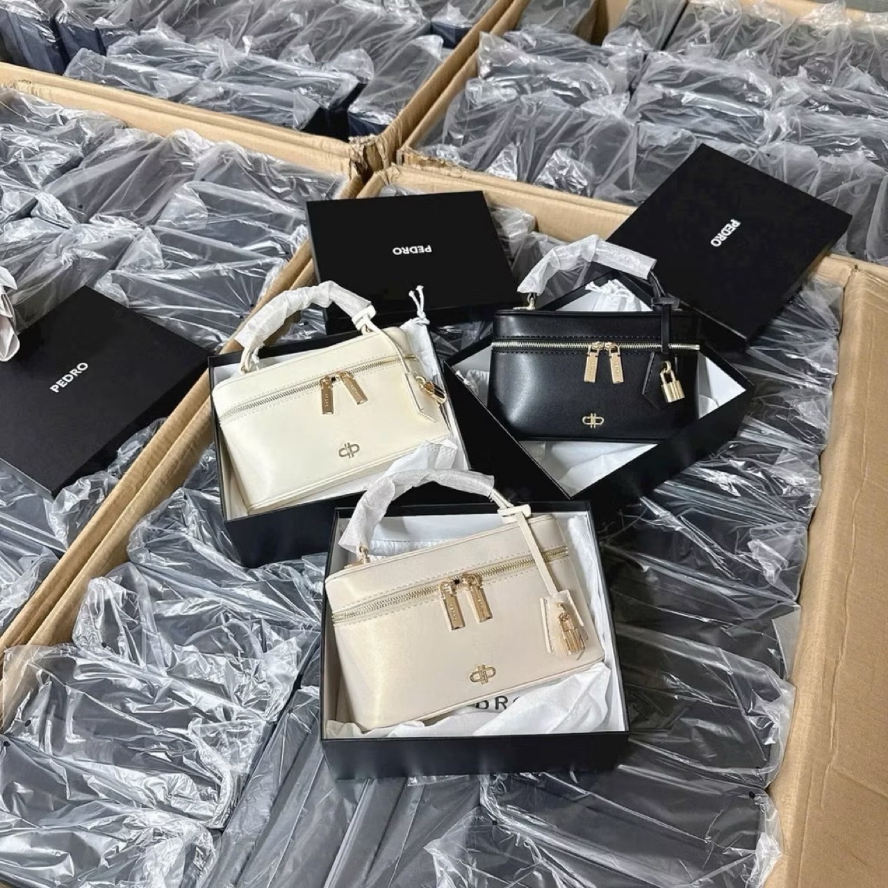2026 New Model Lunch Box Bag Pedro Women's Handbag Simple Versatile Shoulder Crossbody Small Square Bag for Commuting