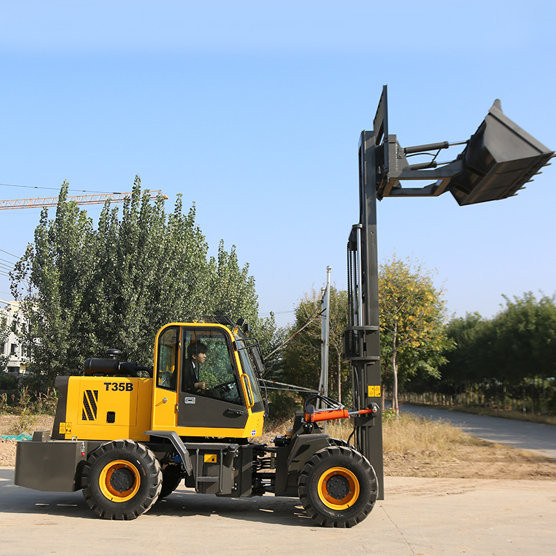 Carretilla elevadora todoterreno con tracción en las cuatro ruedas pequeña carretilla elevadora diesel integrada multifuncional que levanta la carretilla elevadora hidráulica del sitio