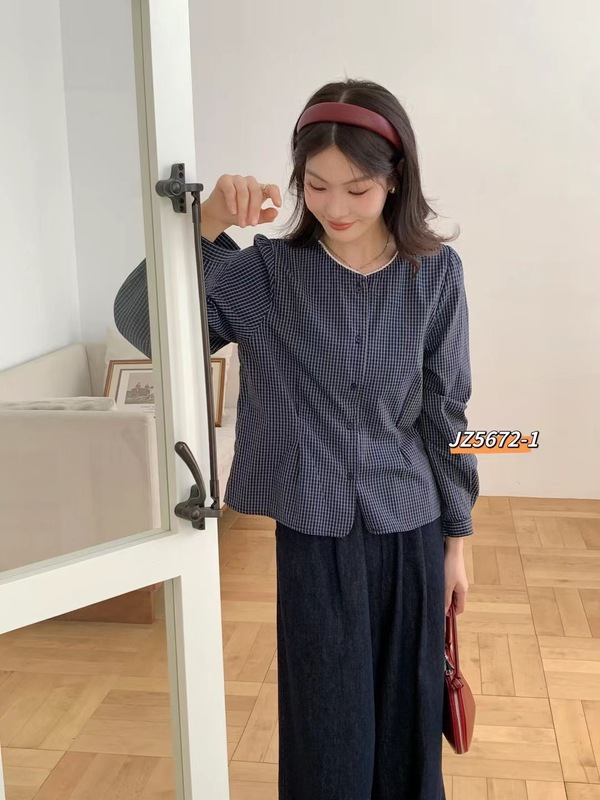 秋季新款温柔款优雅圆领格子衬衫宽松显瘦舒适减龄长袖上衣女ZR|undefined