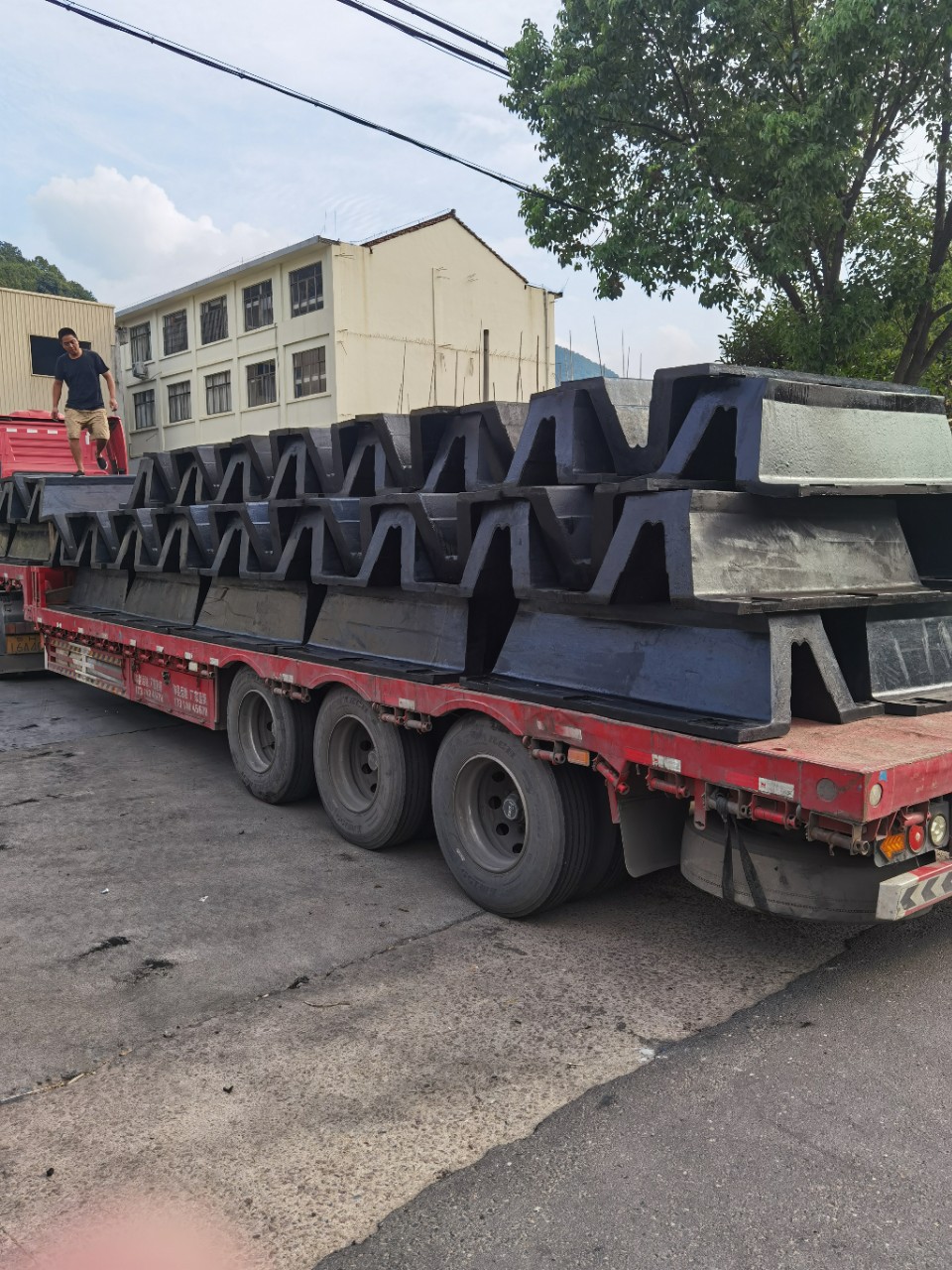 正欣品牌新款D200橡胶护舷码头桥墩卸货平台防撞条SA400防撞护舷