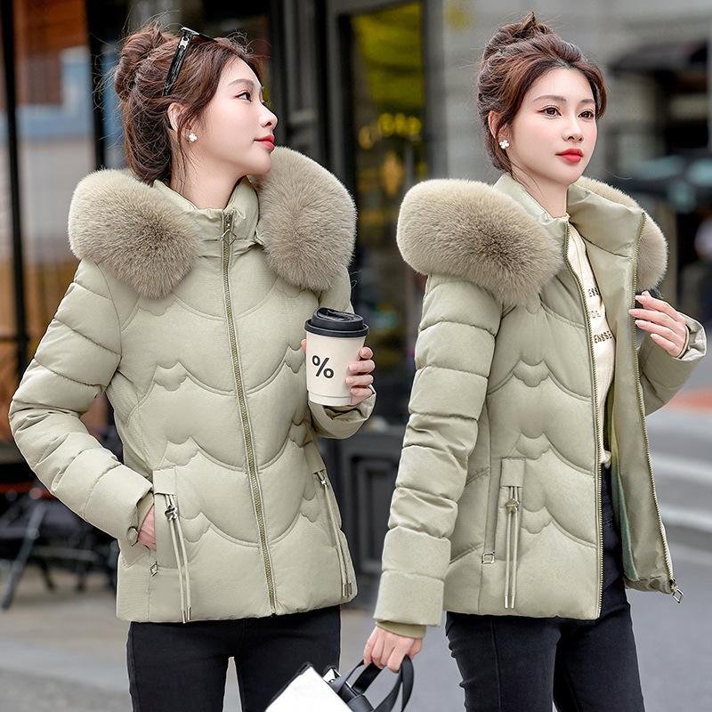 Nueva ropa de invierno sombrero de cuello de cabello grande abrigo de algodón mujer abrigo de pluma corta abrigo de moda delgada abrigo de algodón caliente