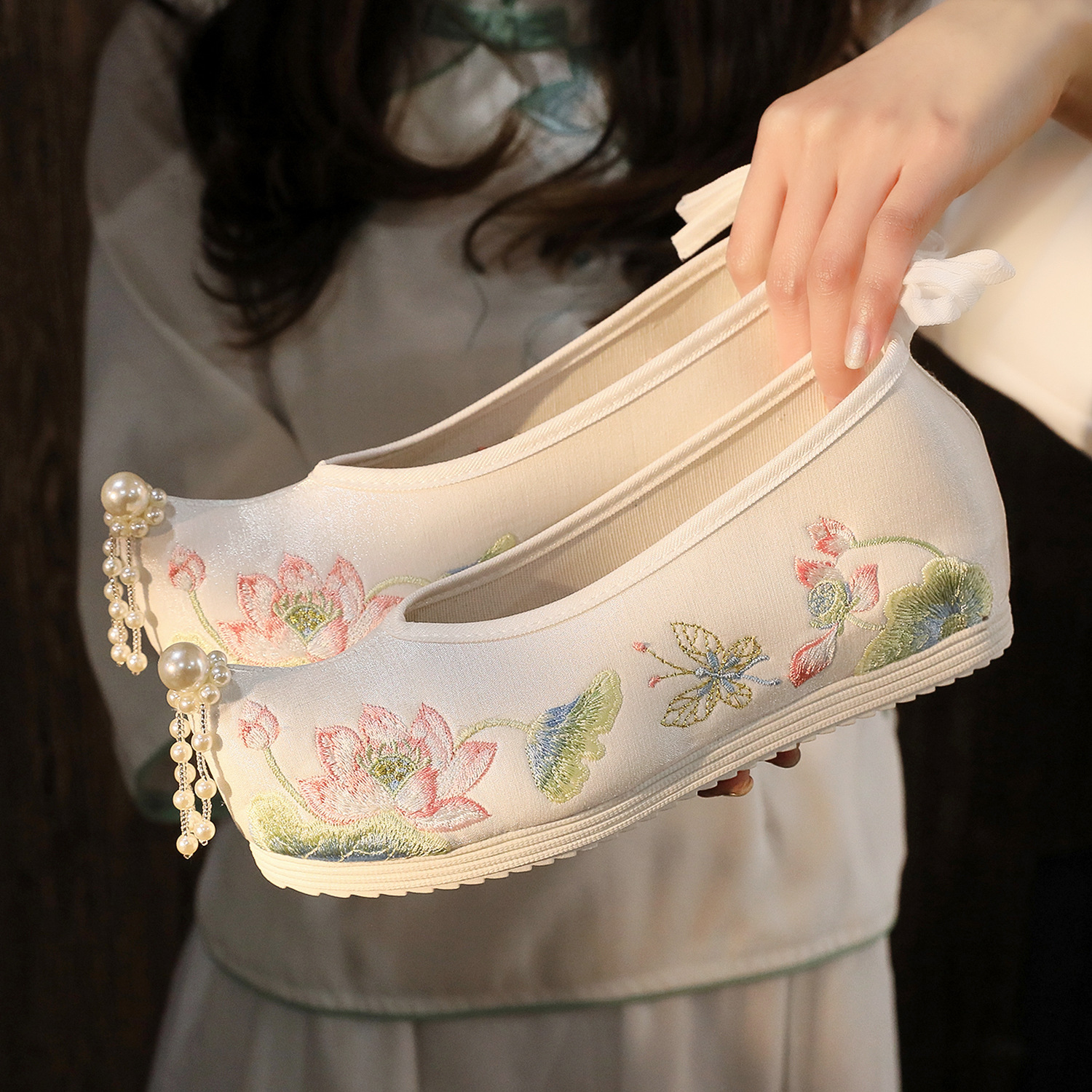 【碧荷】汉服鞋子女新款2023春季古风搭配古装绣花鞋女内增高弓鞋