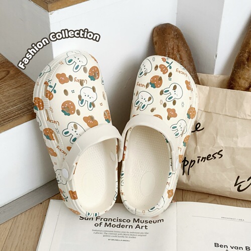 2025 Women's High Heel Summer Hole Hole Shoes Women's Outdoor Wear Thick Sole Cute Student Home Fashion Cap Toe Sandals