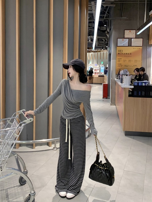 纯欲风灰色露肩长袖T恤女秋季修身收腰内搭辣妹chic显瘦打底上衣|undefined