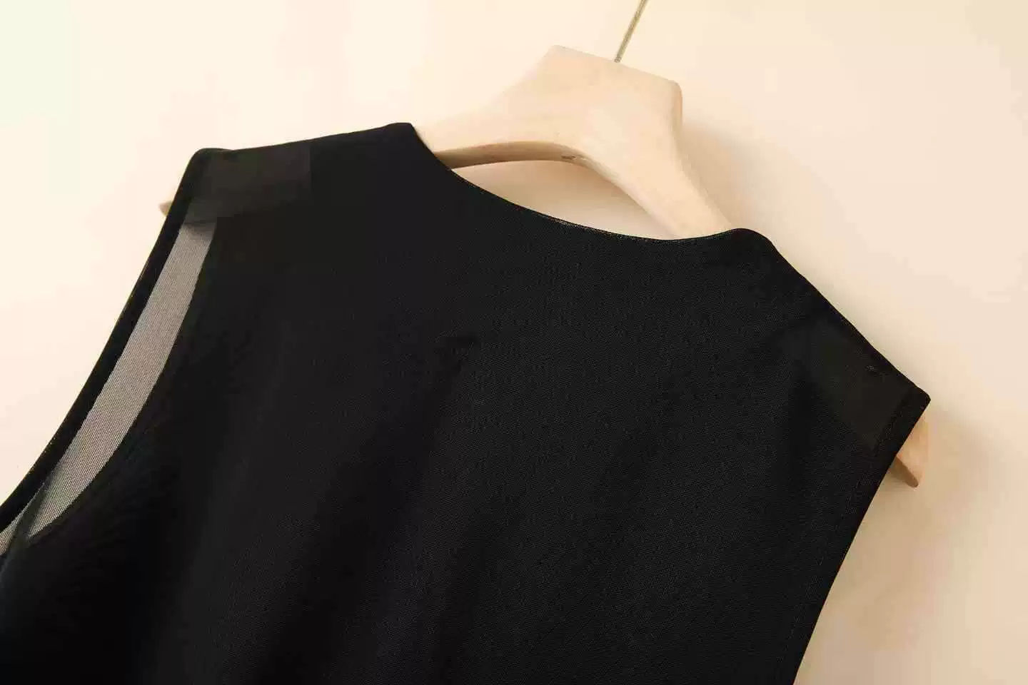 Summer short asymmetrical thin vest, fitted