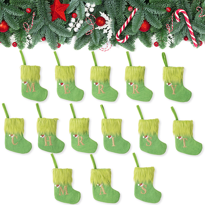 Julepynt grøn strikket bogstav julesokker DIY navn hjemmevedhæng_voghion.com