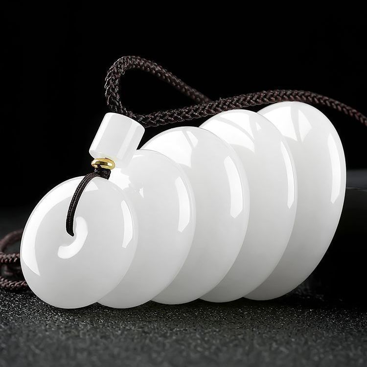 Mặt dây chuyền ngọc bích Tân Cương Hetian tự nhiên hình khóa an toàn – dây nâu/đỏ