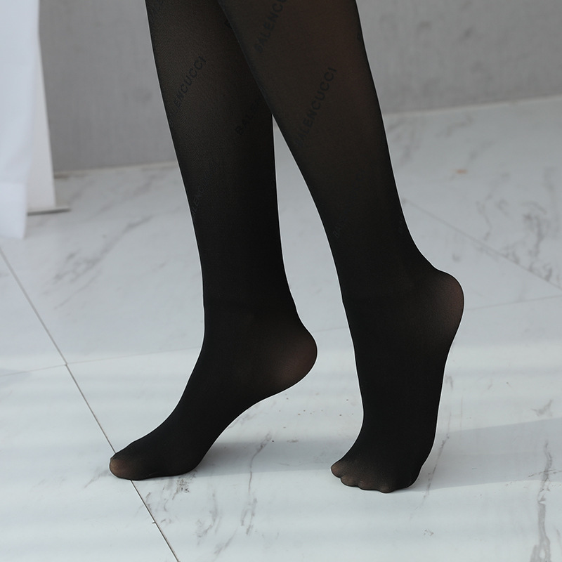 Fábrica de procesamiento personalizado letras rojas a través de la piel pantalones París primavera y otoño engrosado con calzoncillos de carne falsas