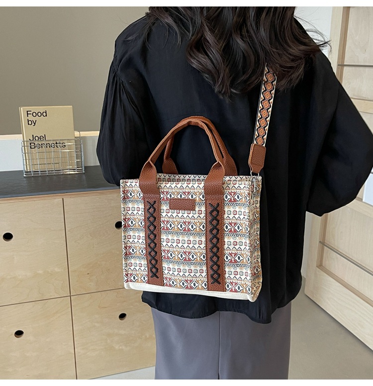 Women's Large Canvas Flower Elegant Vintage Style Streetwear Square Zipper Tote Bag display picture 25