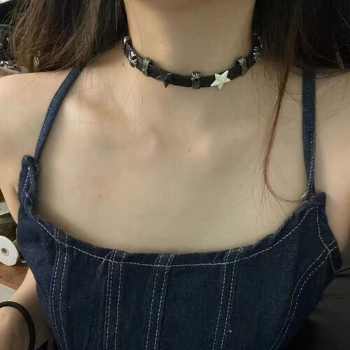Dark style hot girl sweet and cool five-pointed star spliced ​​black leather collar Y2k subculture high-end personalized clavicle chain