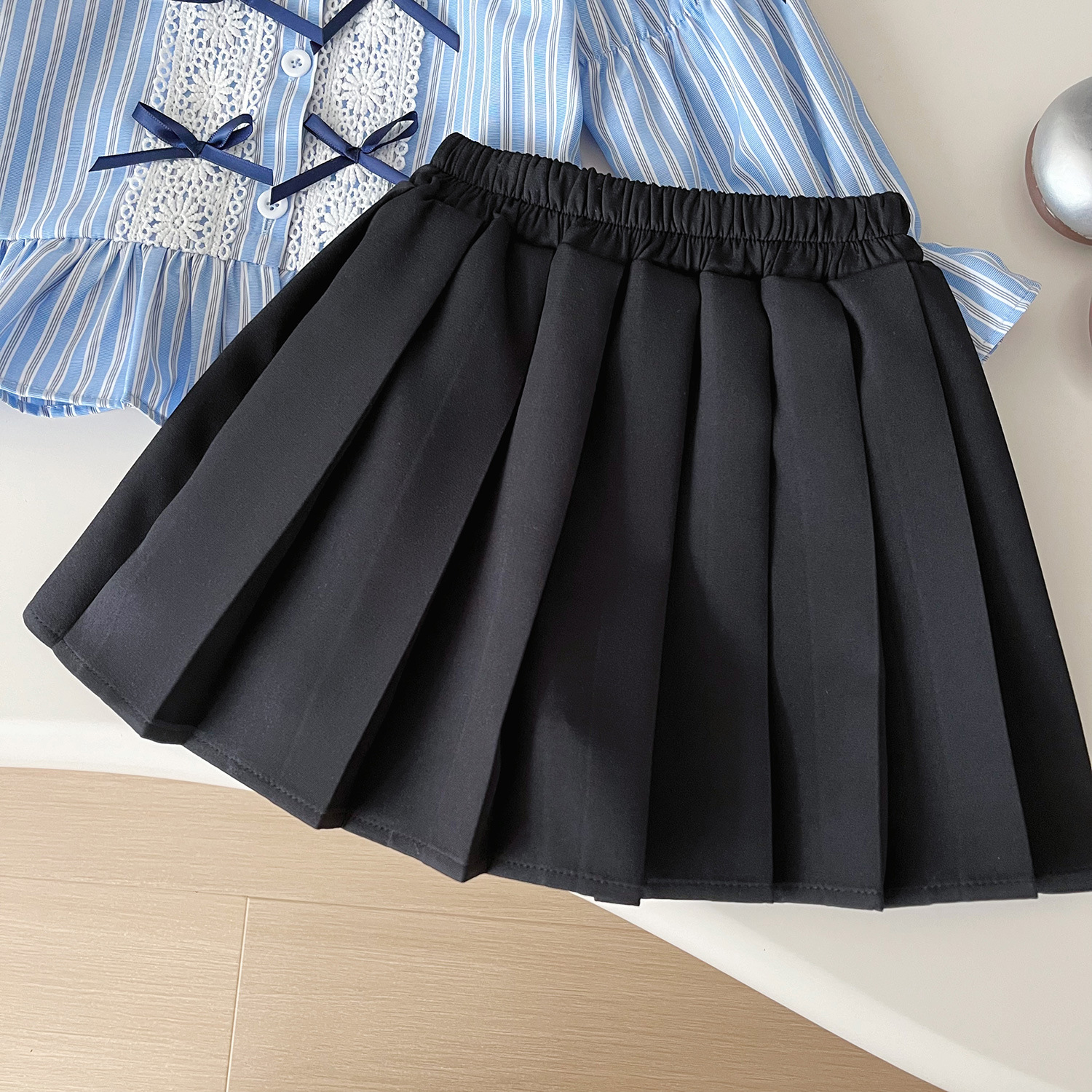 2024 autumn new Korean version girls' striped small bow shirt, women's treasure pleated short skirt two-piece set 67591_voghion.com