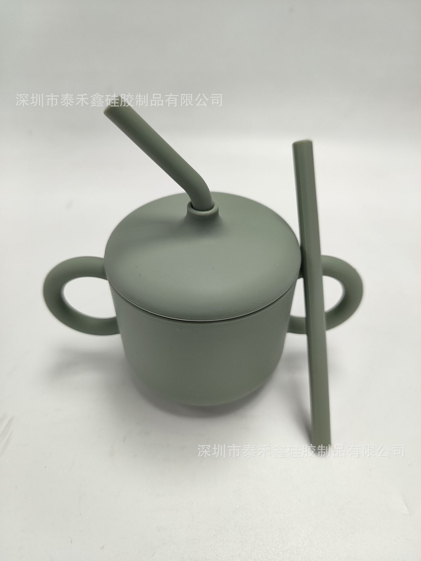 Doble oreja de tipo pétalo abierto de silicona snack taza con mango bebé snack caja creativa beber taza en stock