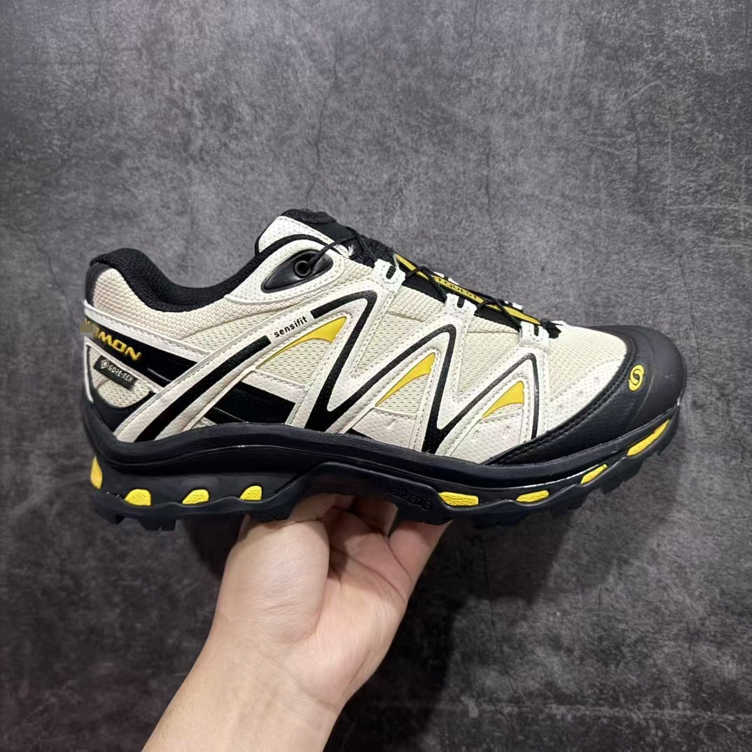 Little bee (sneaker size)