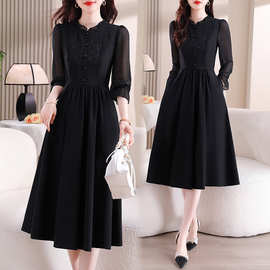 法式气质雪纺黑色连衣裙女2026春季新款刺绣花边木耳领纽扣长裙