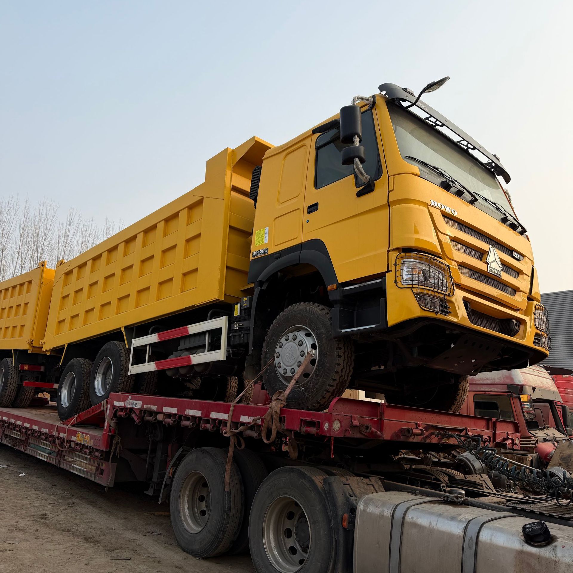 Factory Cross-Border Export of Howo Used Dump Trucks, 371 Horsepower, In-Stock Heavy-Duty Trucks, Engineering Dump Trucks, 10-Wheelers