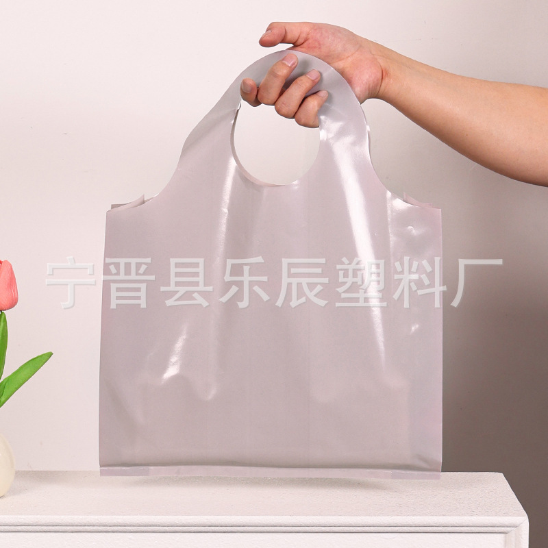 Bolsas redondas al por mayor logotipo de impresión de tendencia bolsas de plástico de moda bolsas de ropa de moda image 17