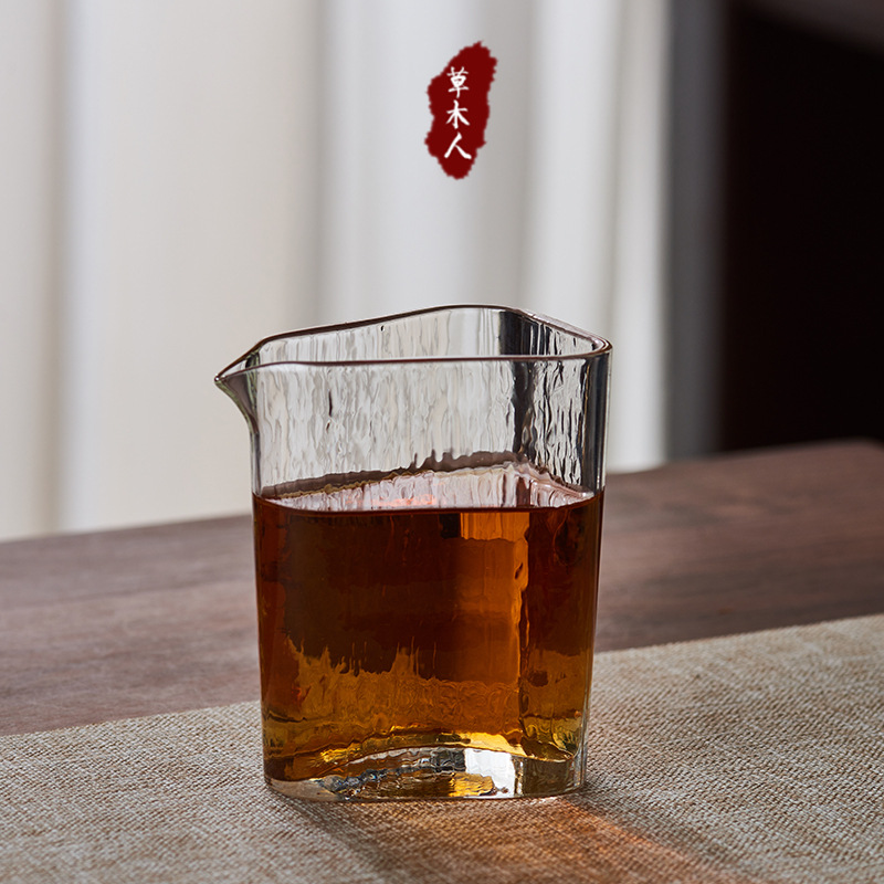 Lingyun triangle glass fair cup high-end handmade thickened high temperature resistant tea cup Kung Fu tea set tea divider tea sea