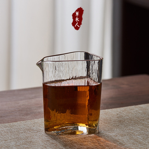 Lingyun triangle glass fair cup high-end handmade thickened high temperature resistant tea cup Kung Fu tea set tea divider tea sea