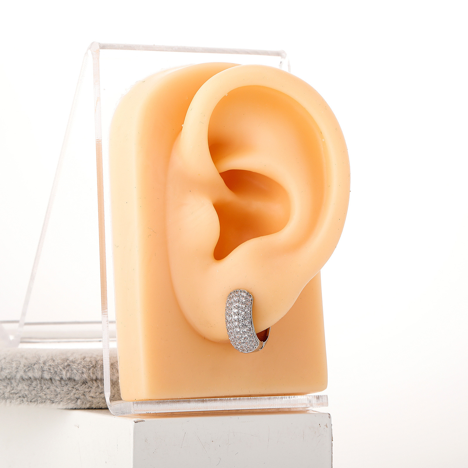 INS Hip Hop Volldiamantohrringe für Männer und Frauen einfache vielseitige Ohrringe High-End-Diamantohrringe_voghion.com