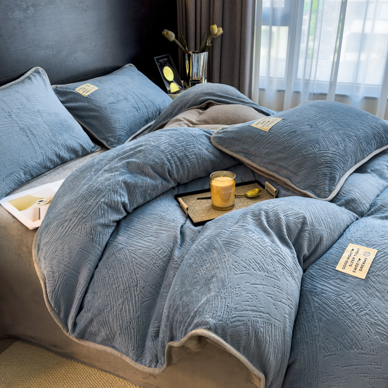 Juego de cama de terciopelo de leche de color sólido simple de cuatro piezas 2024 nuevo juego de sábanas de edredón de terciopelo de coral grueso de invierno de tres piezas