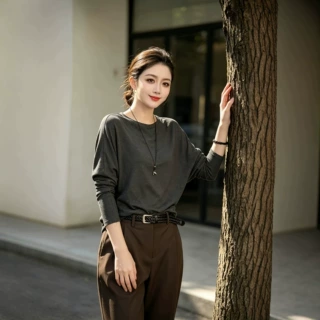 早秋新款时尚百搭减龄纯色显瘦女士蝙蝠袖休闲气质长袖打底上衣