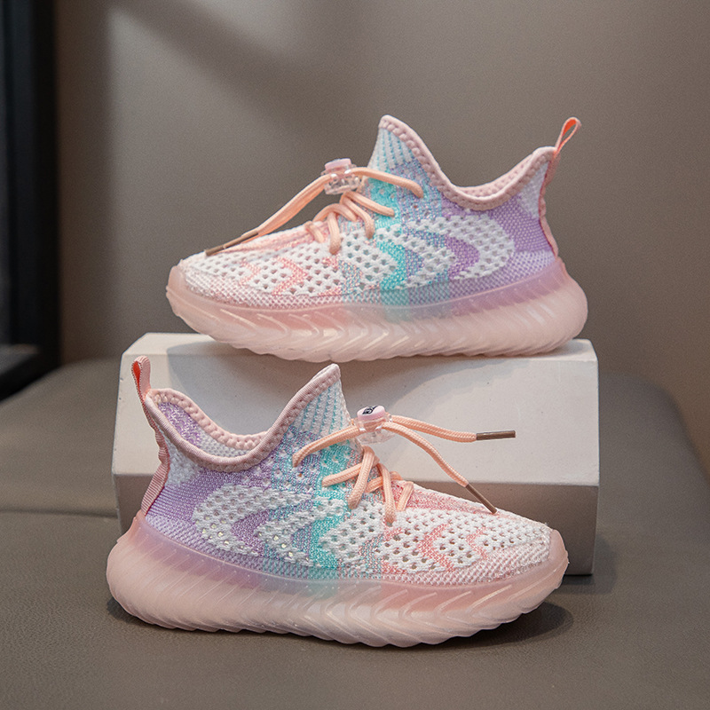 Zapatillas para niños 2025 nuevos zapatos de coco transpirables de tejido volador de verano para niños de mediana edad