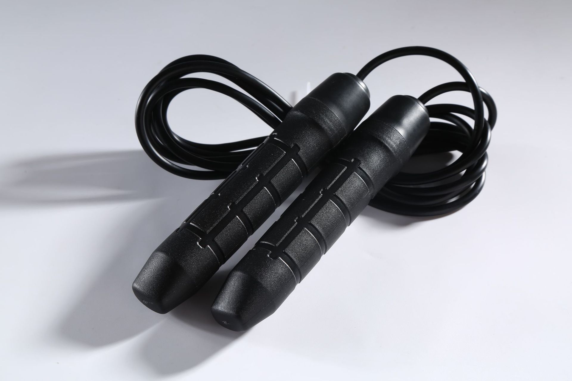 Cuerda de saltar con peso para quemar grasa del fabricante, para estudiantes y adultos, cuerda de velocidad para deportes y fitness, cuerda de saltar ajustable con rodamientos para uso transfronterizo.