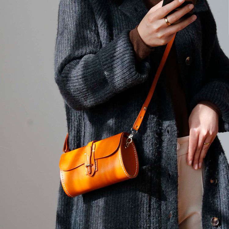 New Product Artificially Sewn Cylindrical Toe-Layer Cowhide Crossbody Bag Simple Genuine Leather Retro Shoulder Bag for Women New Product Artificially Sewn Cylindrical Toe-Layer Cowhide Crossbody Bag Simple Genuine Leather Retro Shoulder Bag for Women