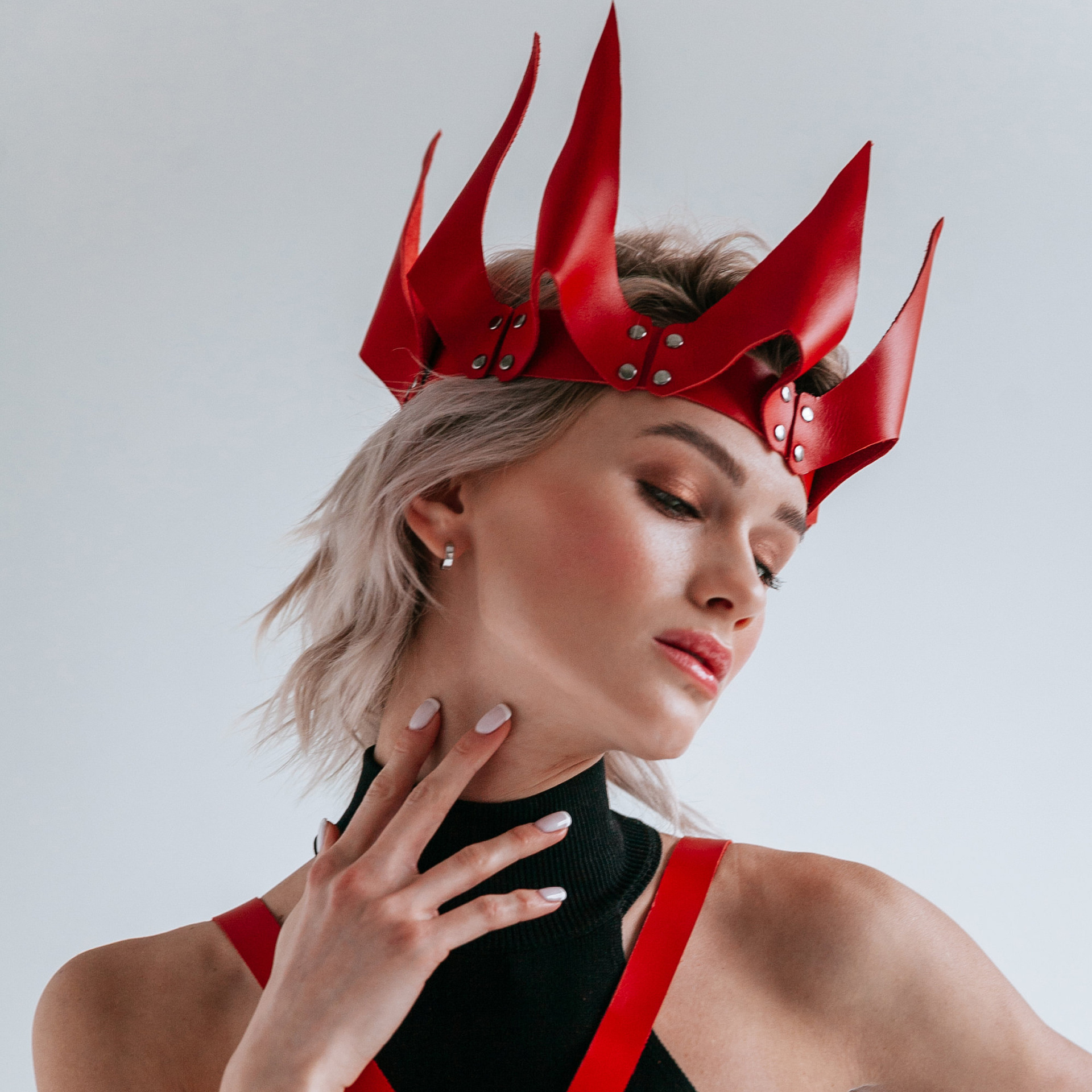 Juguetes sexuales para adultos transfronterizos de cuero reina tocado máscara coqueteo cos juguetes alternativos sexy tentación corona