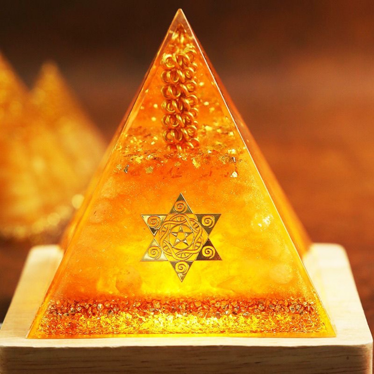 跨境源头亚马逊水晶金字塔水晶碎石滴胶树脂家居桌面手工厂家批发