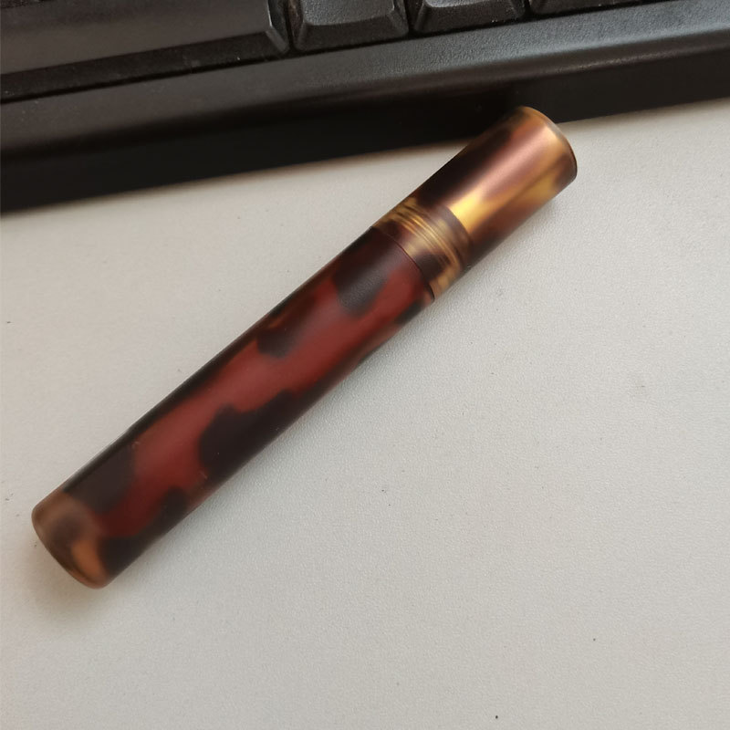 翠黛工厂唇釉贝壳琥珀镜面哑光唇泥亮面滋润水光复古口红定制加工