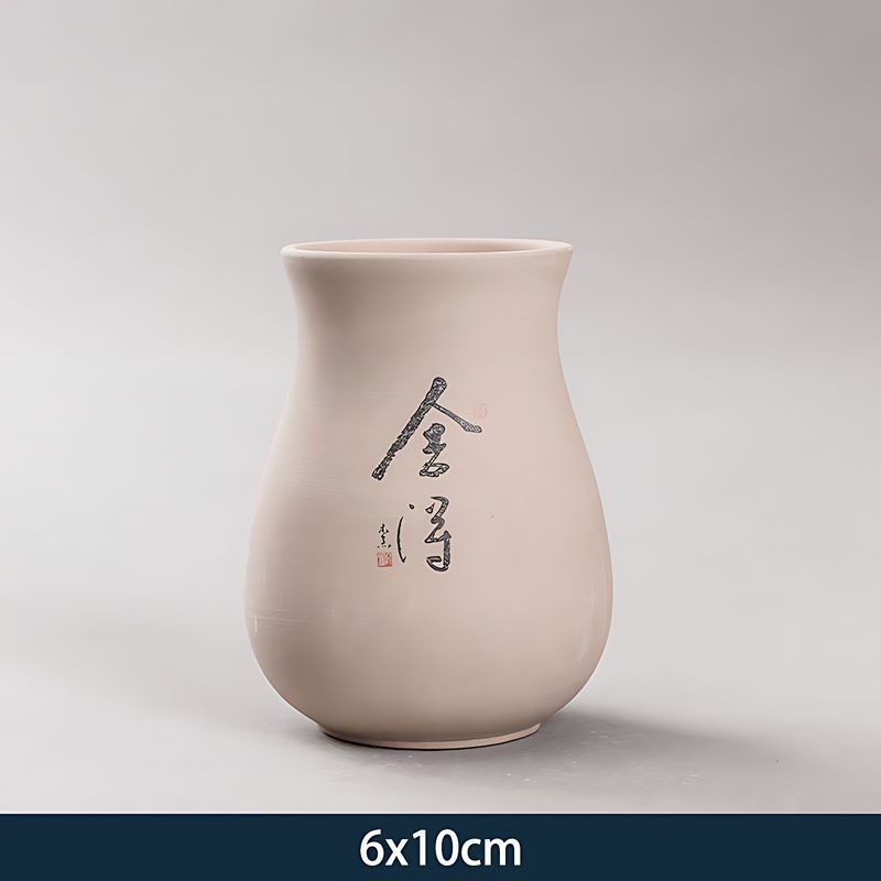 거친 도자기는 펜 용기를 기꺼이 포기합니다.