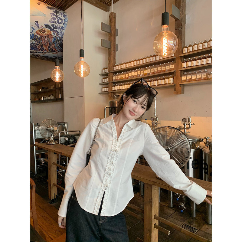 White Studio South Sea Princess!/White Waist-Cinching Lace Blouse with a French-Style Design, Long-Sleeved V-Neck Shirt