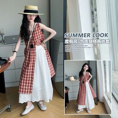 女の子、中型、大型子供用、サイズ130-180、2枚の赤いチェック柄スカートを重ねて、フェイクツーピーススタイルに接続します。