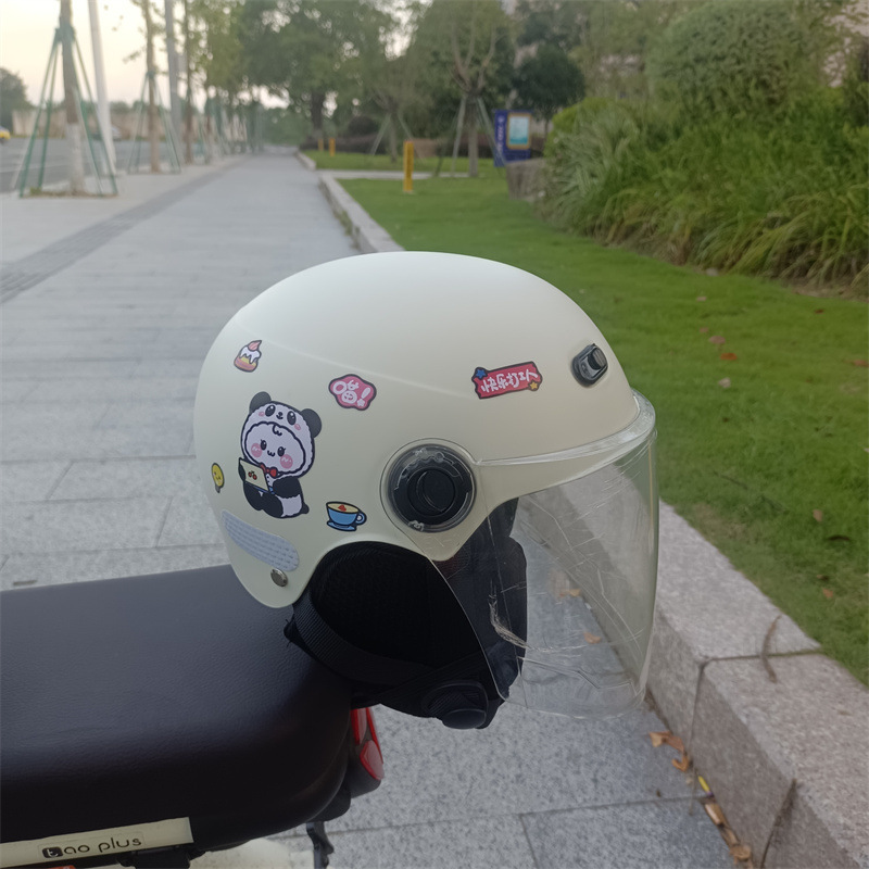 New national standard 3C years old children 1-5 years old electric car motorcycle four seasons universal ear protection adjustable helmet half helmet
