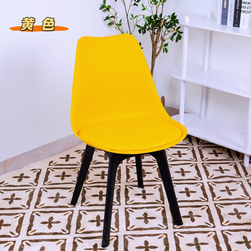 Fabricantes Nordic simple silla de plástico Imms silla adulto hogar Tulip plástico pie suave bolsa silla al por mayor