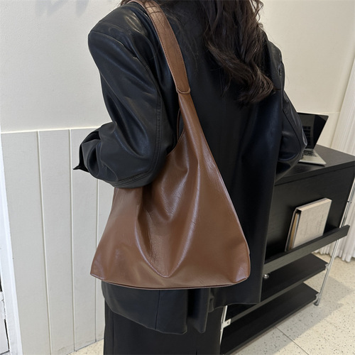 Large-capacity fashionable texture soft leather commuter bag women's  autumn and winter new versatile shoulder underarm tote bag